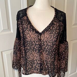 NWT Bloomfield Bell Sleeve Boho Blouse, Size Small w/ Floral and Lace